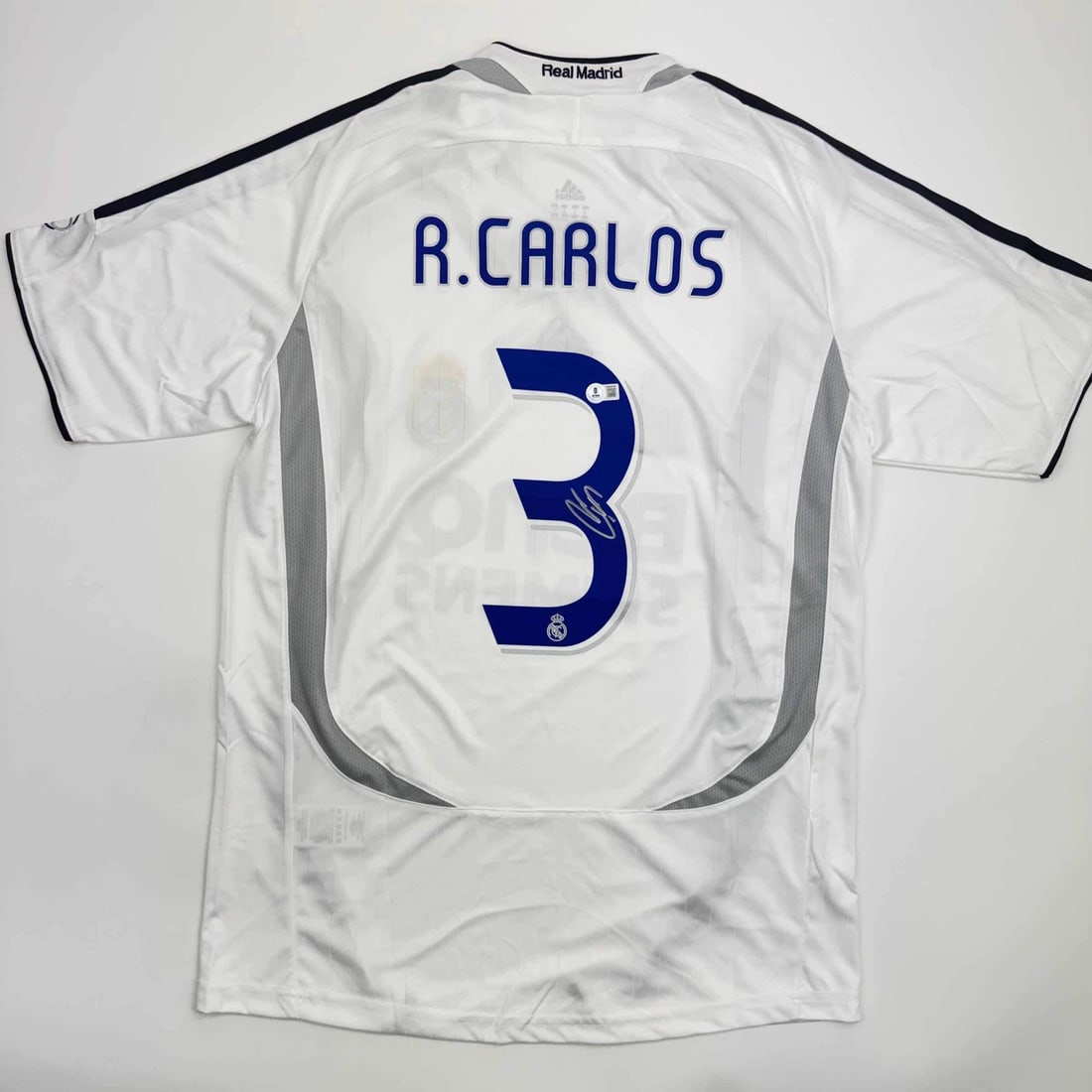 Roberto Carlos Autographed Real Madrid Custom Jersey Beckett COA: Roberto Carlos Autographed Real Madrid Custom Jersey Beckett COA This is an autographed custom white jersey of Roberto Carlos, showcasing his name and number. Authenticated by Beckett Grading Services