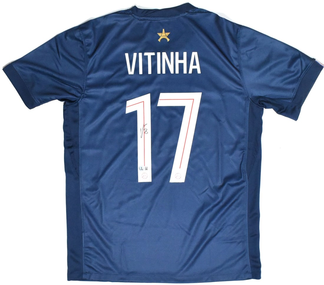 PSG Home Soccer Jersey Autographed by Vitinha Beckett W Holo #29: PSG Home Soccer Jersey Autographed by Vitinha Beckett W Holo #29 This is a pre-owned PSG home soccer jersey autographed by Vitinha, featuring his number 29. The jersey is an original item and includes