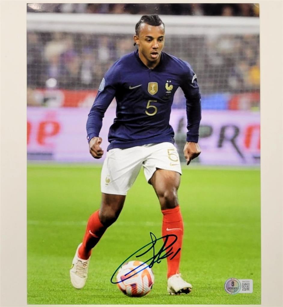 Jules Kounde Signed France 8.5x11 Photo Beckett Authenticated: Jules Kounde Signed France 8.5x11 Photo Beckett Authenticated This is an original signed 8.5x11 photo of Jules Kounde, showcasing his talent as a player for the France national soccer team. The autogr