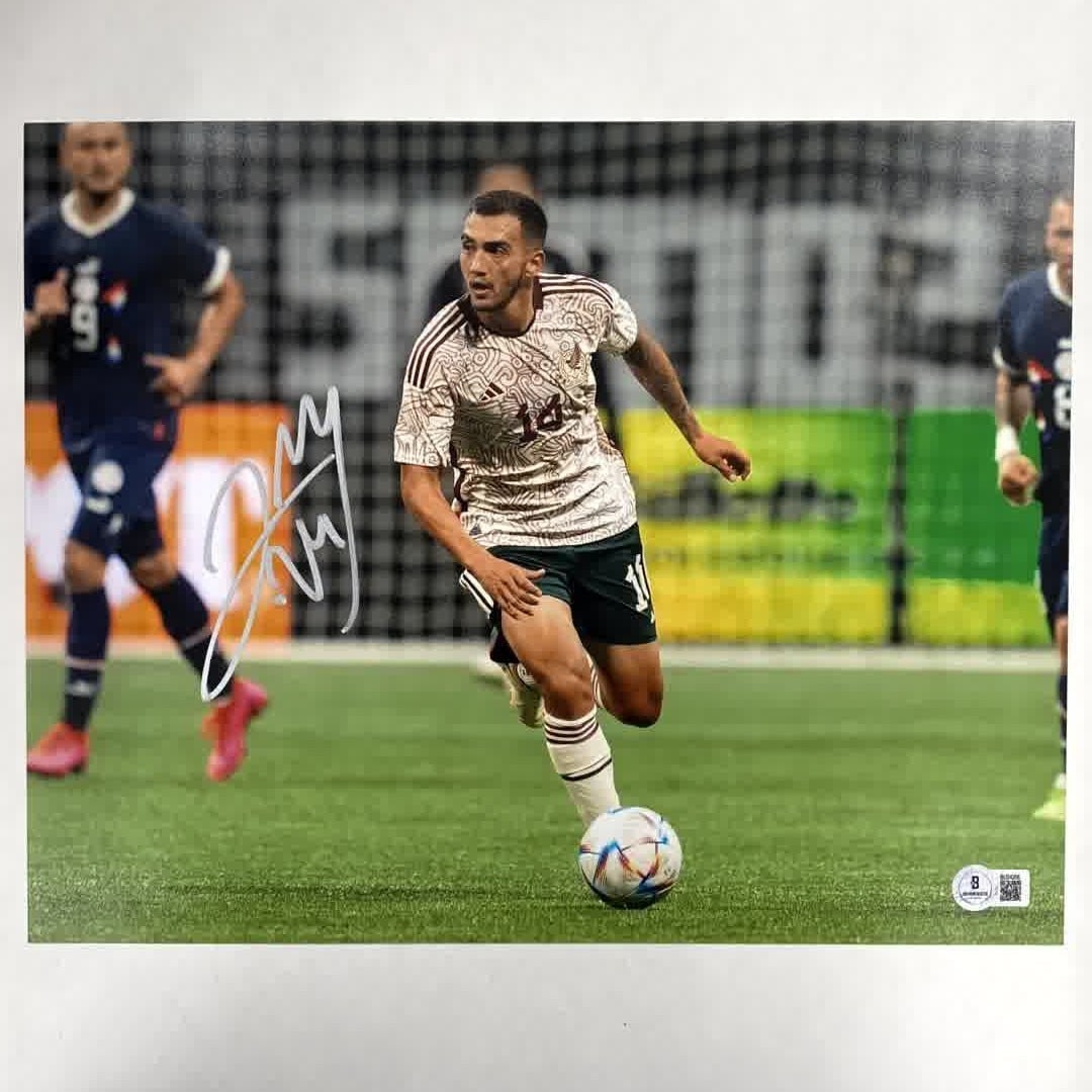 Team Mexico soccer 11x14 photo signed by Luis Chavez Beckett authenticated (1 of 3)