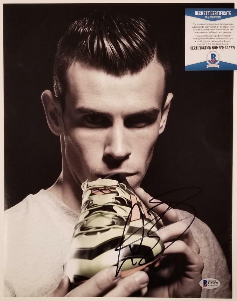 Autographed 11x14 Soccer Photo of Gareth Bale Beckett Authenticated: Autographed 11x14 Soccer Photo of Gareth Bale Beckett Authenticated This is an original 11x14 photograph signed by Gareth Bale, featuring the soccer player from Real Madrid and Wales. The autograph ha