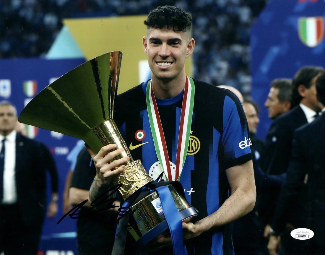 Alessandro Bastoni Autographed 11X14 Inter Milan Photo JSA Certified: Alessandro Bastoni Autographed 11X14 Inter Milan Photo JSA Certified Celebrate the talent of Alessandro Bastoni with this authentic autographed 11x14 photo featuring the Inter Milan star alongside a t