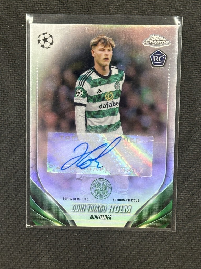Odin Thiago Holm 2023-24 Topps Chrome Refractor Autograph Soccer Card CA-OTH: Odin Thiago Holm 2023-24 Topps Chrome Refractor Autograph Soccer Card CA-OTH This is a 2023-24 Topps Chrome Refractor Autograph card featuring Odin Thiago Holm, a prominent player from Celtic FC. The 