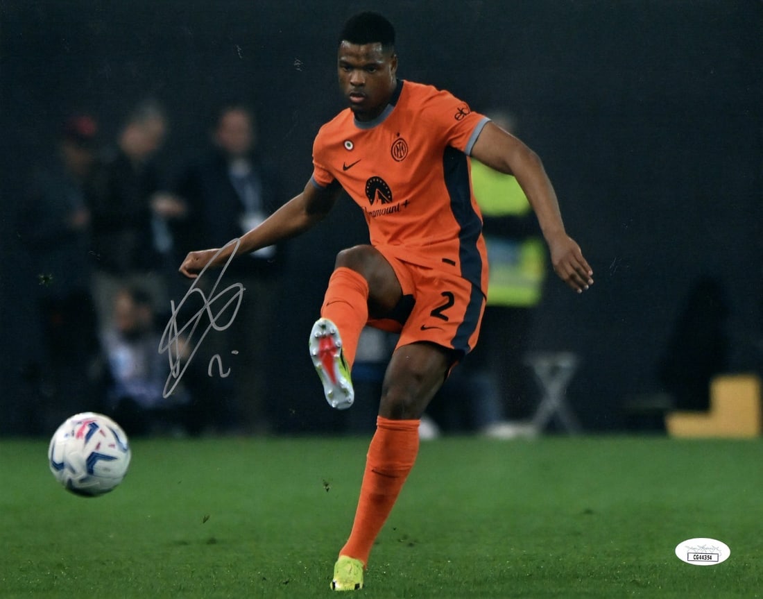 11x14 Signed Netherlands Soccer Photo Authenticated by JSA Featuring Denzel Dumfries: 11x14 Signed Netherlands Soccer Photo Authenticated by JSA Featuring Denzel Dumfries This is an autographed 11x14 photo of Denzel Dumfries from the Netherlands National Team. The photo is signed by De