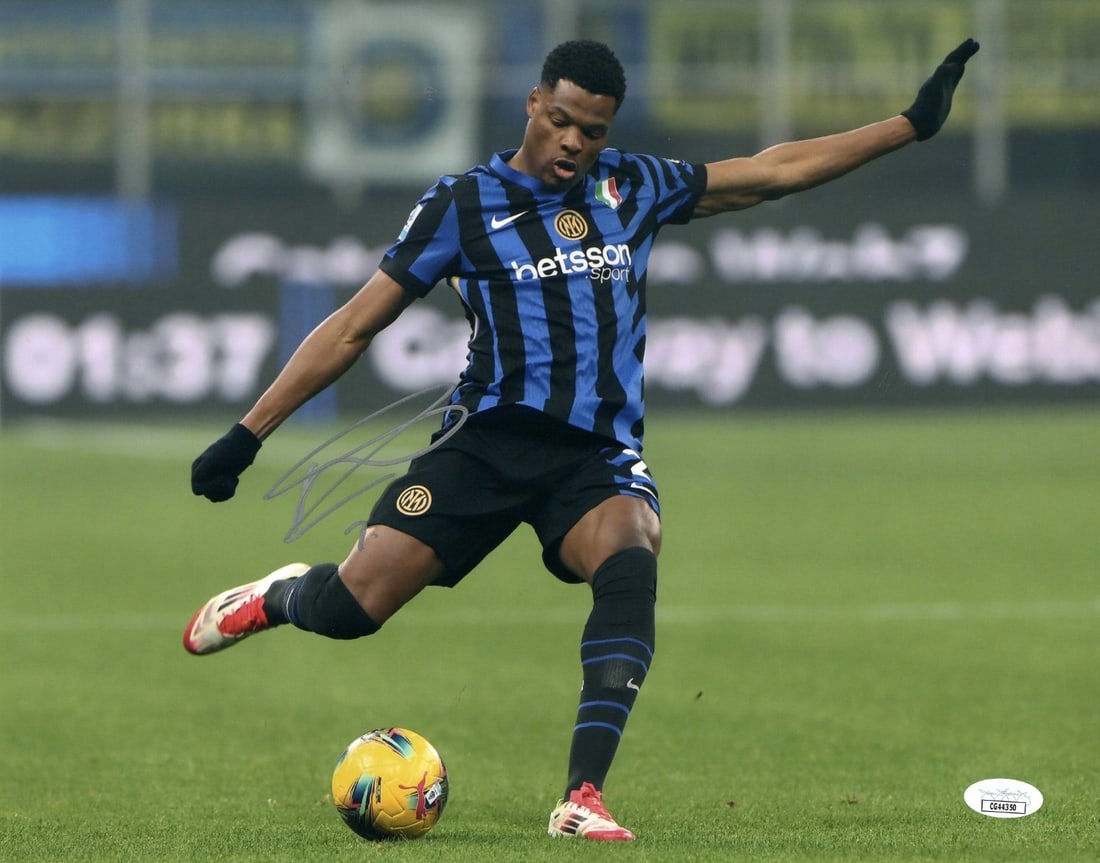 Denzel Dumfries Autographed 11x14 Inter Milan Photo JSA Certified: Denzel Dumfries Autographed 11x14 Inter Milan Photo JSA Certified This is an original 11X14 autographed photo of Denzel Dumfries, featuring him in an action pose while playing for Inter Milan. The pho
