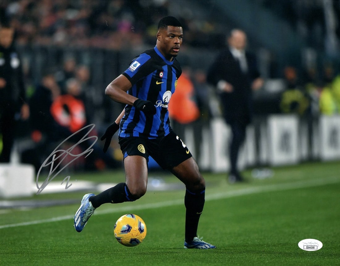 Denzel Dumfries Autographed 11x14 Photo Inter Milan JSA Authenticated: Denzel Dumfries Autographed 11x14 Photo Inter Milan JSA Authenticated This original 11X14 photo captures Denzel Dumfries in action while dribbling for Inter Milan. The photo is authenticated by James 