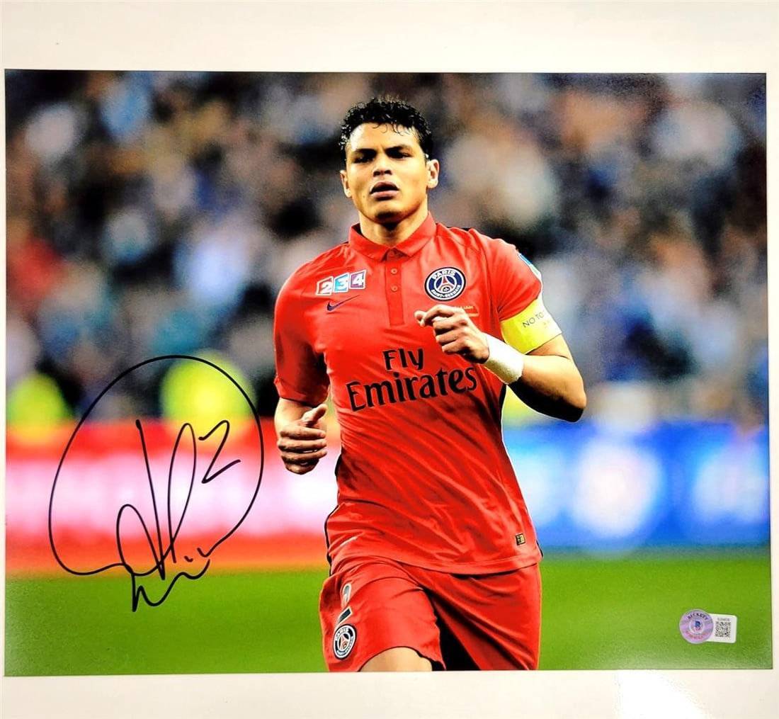 Thiago Silva Autographed PSG 11x14 Photo Beckett BAS Authenticated: Thiago Silva Autographed PSG 11x14 Photo Beckett BAS Authenticated This is an original 11x14 photo of Thiago Silva, featuring his autograph. The photograph showcases the renowned soccer player in his 