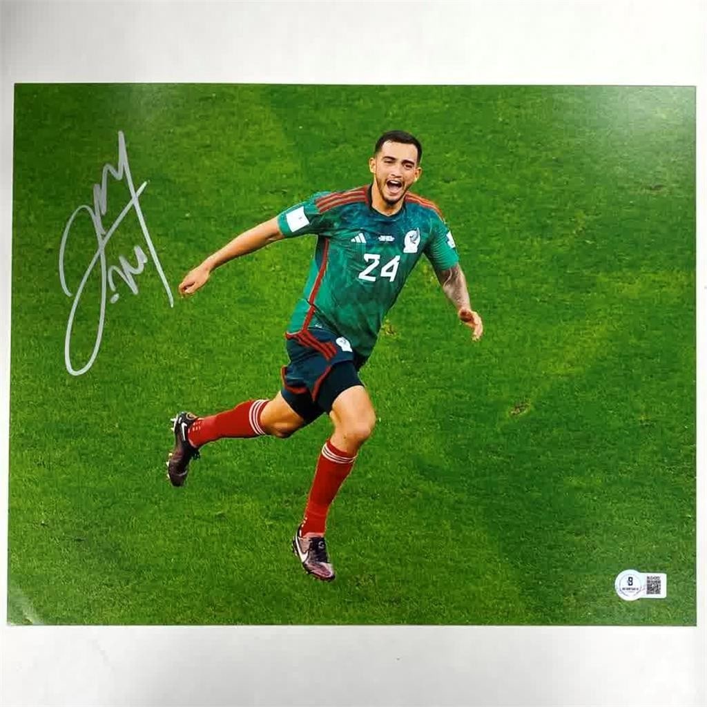 Luis Chavez autographed Mexico soccer 11x14 photograph Beckett authenticated (1 of 3)