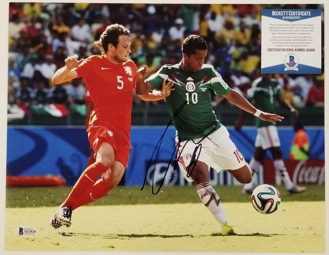 Autographed 11x14 Mexico Soccer Photo Signed by Giovani Dos Santos Beckett COA: Autographed 11x14 Mexico Soccer Photo Signed by Giovani Dos Santos Beckett COA This is an original 11x14 photo signed by Giovani Dos Santos, featuring his autograph authenticated by Beckett. The photo