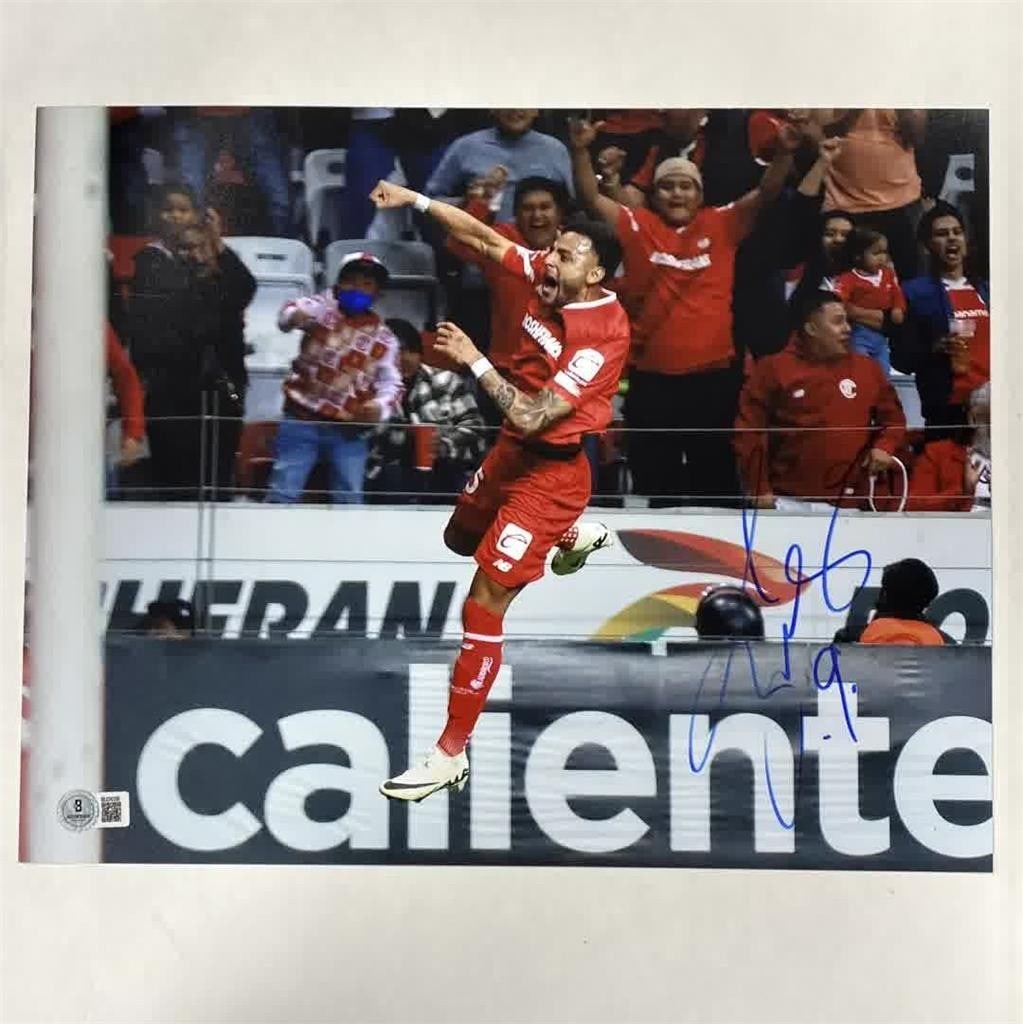 Autographed 11x14 Photo Alexis Vega Guadalajara Beckett Authenticated: Autographed 11x14 Photo Alexis Vega Guadalajara Beckett Authenticated This 11x14 photo features Alexis Vega of Guadalajara, signed and authenticated by Beckett Authentication Services (BAS). The photo