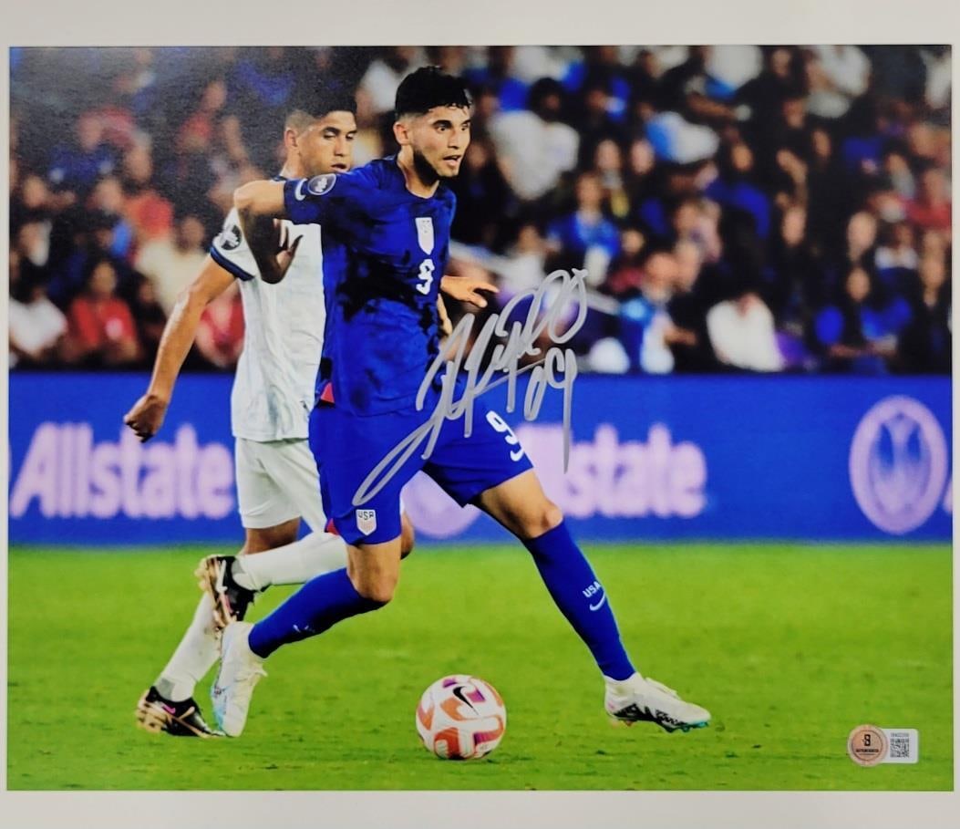 Ricardo Pepi Signed USMNT 11x14 Photo Autographed Beckett BAS: Ricardo Pepi Signed USMNT 11x14 Photo Autographed Beckett BAS This is an original 11x14 photo of Ricardo Pepi, signed by the player himself. The photo features Pepi representing the USMNT (United Stat