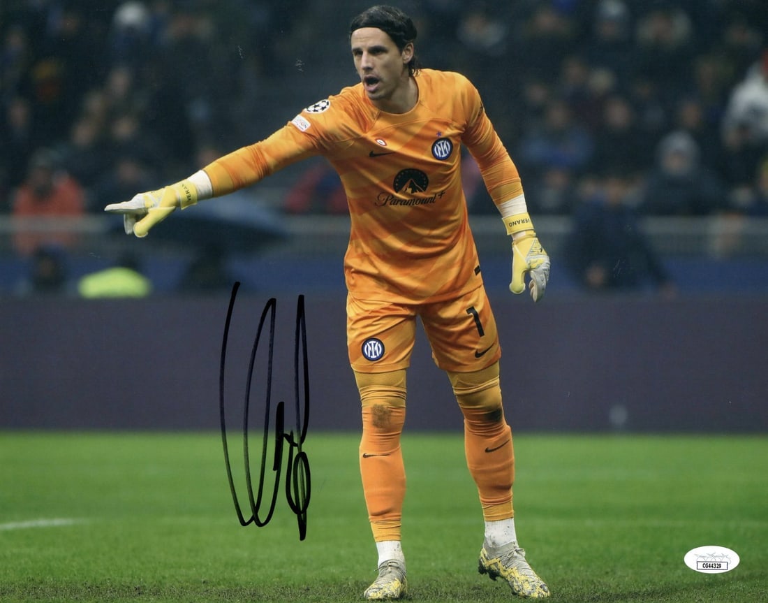 Yann Sommer Autographed 11X14 Photo Inter Milan JSA Authenticated: Yann Sommer Autographed 11X14 Photo Inter Milan JSA Authenticated This 11x14 photo features Yann Sommer, the talented goalkeeper for Inter Milan, captured in an action pose pointing, and is personally
