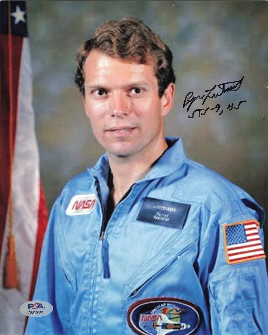 Byron K. Lichtenberg 8x10 Signed Photo PSA/DNA Authentic Space Worker: Byron K. Lichtenberg 8x10 Signed Photo PSA/DNA Authentic Space Worker This is an original 8x10 photograph featuring the signature of Byron K. Lichtenberg, a notable space worker. The autograph has bee