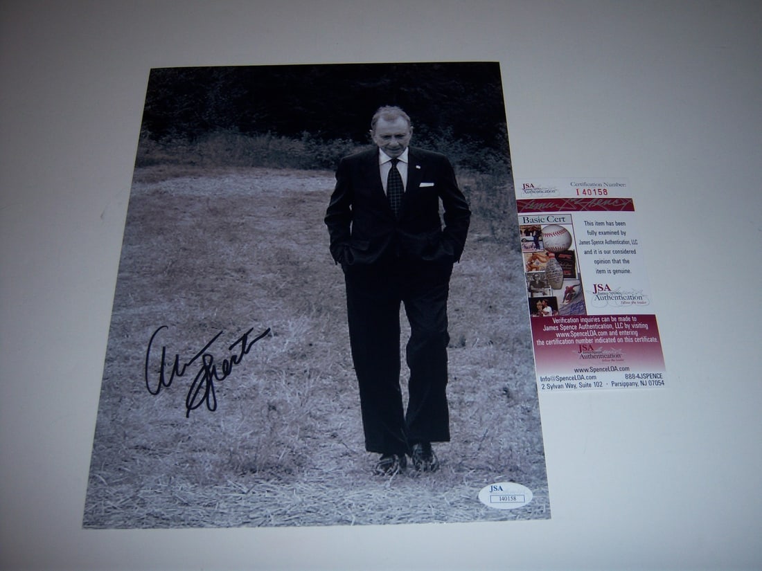 Signed 8x10 Photograph of Arlen Specter with JSA COA Authentication: Signed 8x10 Photograph of Arlen Specter with JSA COA Authentication This is an original 8x10 photograph signed by Arlen Specter, the Pennsylvania Senator. The item comes from the United States and is 