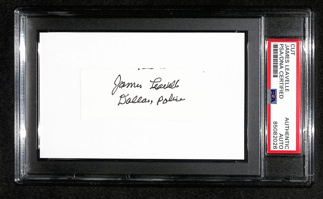 James Leavelle Signed Inscribed Dallas Police Cut 3x5 Card PSA/DNA: James Leavelle Signed Inscribed Dallas Police Cut 3x5 Card PSA/DNA This offering features a signed and inscribed cut from James Leavelle, a notable Dallas Police Detective. The cut is presented on a 3
