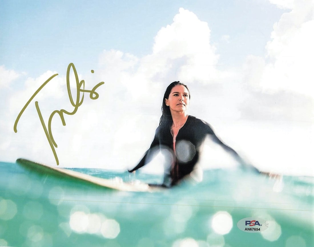 PSA DNA 8x10 Tulsi Gabbard autographed politician photo: PSA DNA 8x10 Tulsi Gabbard autographed politician photo This is a professionally printed 8x10 photo autographed by Tulsi Gabbard. The signature has been authenticated by PSA/DNA. The item is pre-owned