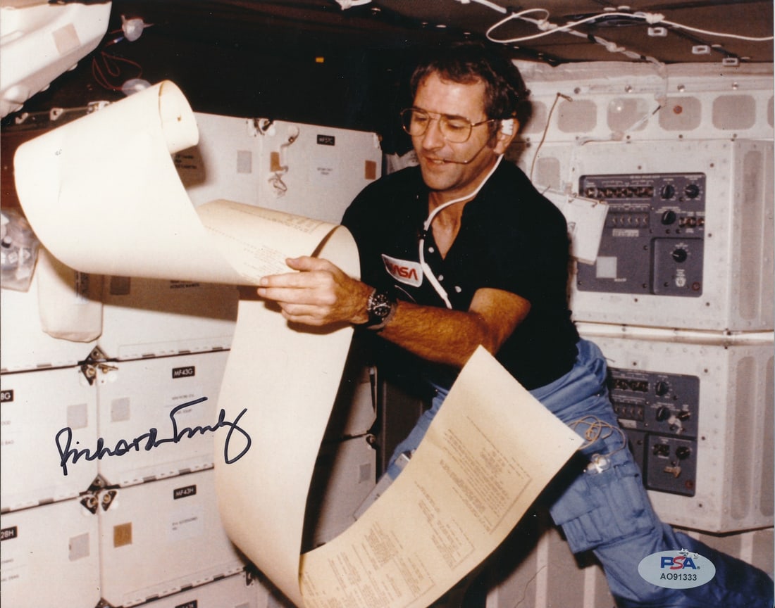 Richard Truly Autographed 8x10 Astronaut Photo PSA/DNA Certified: Richard Truly Autographed 8x10 Astronaut Photo PSA/DNA Certified This is an original Richard Truly signed 8x10 photo of the astronaut. The photo has been authenticated by PSA/DNA, featuring their tamp