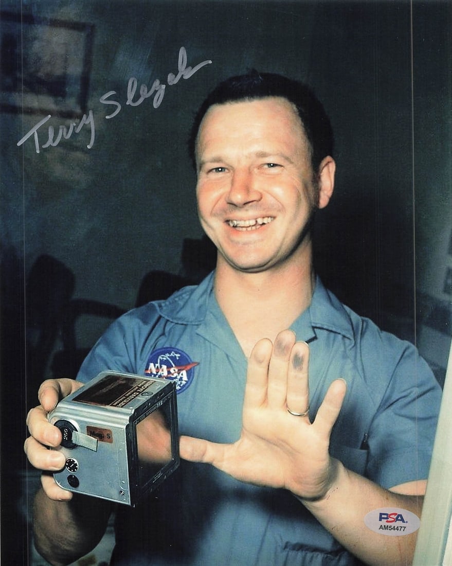 Terry Slezak Autographed 8x10 Photo PSA/DNA Certified NASA: Terry Slezak Autographed 8x10 Photo PSA/DNA Certified NASA This 8x10 photograph features a signature from Terry Slezak, a notable figure associated with NASA. The autograph has been authenticated by P