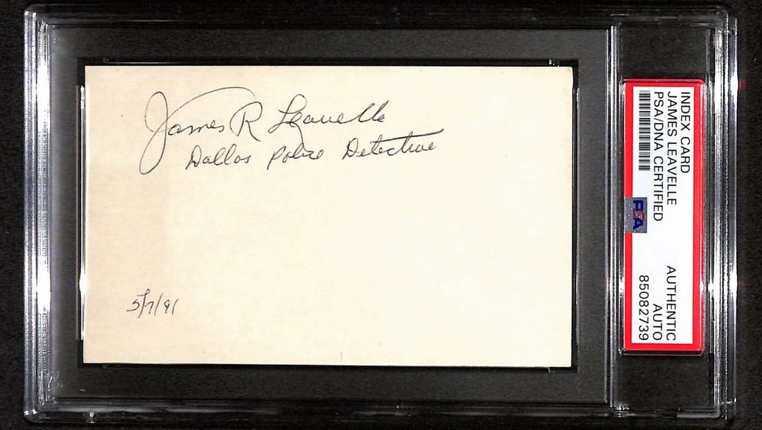 James Leavelle Signed 3x5 Index Card Dallas Police PSA/DNA: James Leavelle Signed 3x5 Index Card Dallas Police PSA/DNA This offering features an original 3x5 index card signed and inscribed by James Leavelle, the Dallas Police Detective involved in the JFK ass