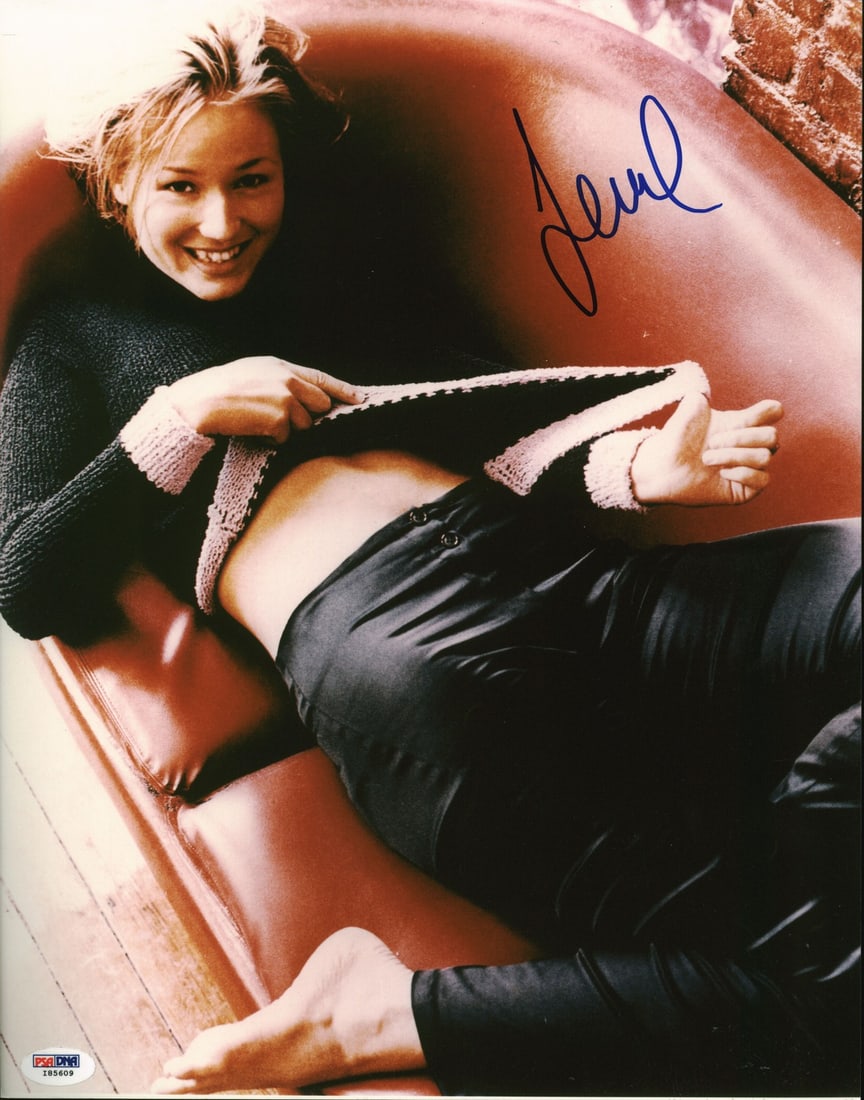 Jewel Signed 11x14 Photo PSA/DNA Certified Authentic: Jewel Signed 11x14 Photo PSA/DNA Certified Authentic This authentic 11x14 photo featuring the renowned musician Jewel has been personally signed, ensuring its uniqueness and value for collectors. Acco