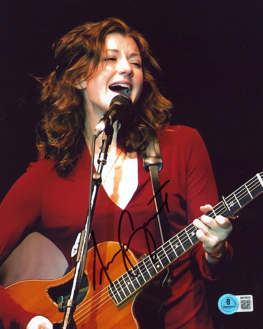Amy Grant autographed Beckett authenticated 8x10 vertical photo (1 of 1)