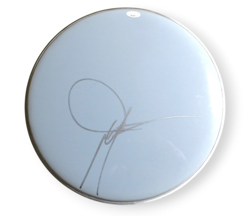 13 Inch Drumhead Signed by Dwight Yoakam JSA Authenticated: 13 Inch Drumhead Signed by Dwight Yoakam JSA Authenticated This 13-inch drumhead is signed by renowned country music artist Dwight Yoakam. The autograph is authenticated by James Spence Authentication