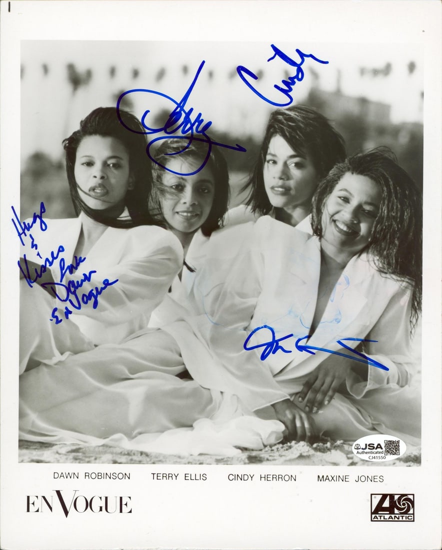 Signed En Vogue 8x10 B&W Promotional Photo JSA COA: Signed En Vogue 8x10 B&W Promotional Photo JSA COA This is a pre-owned 8x10 inch black and white promotional photograph, vertically oriented and personally signed by Dawn Robinson, Terry Ellis, Cindy 