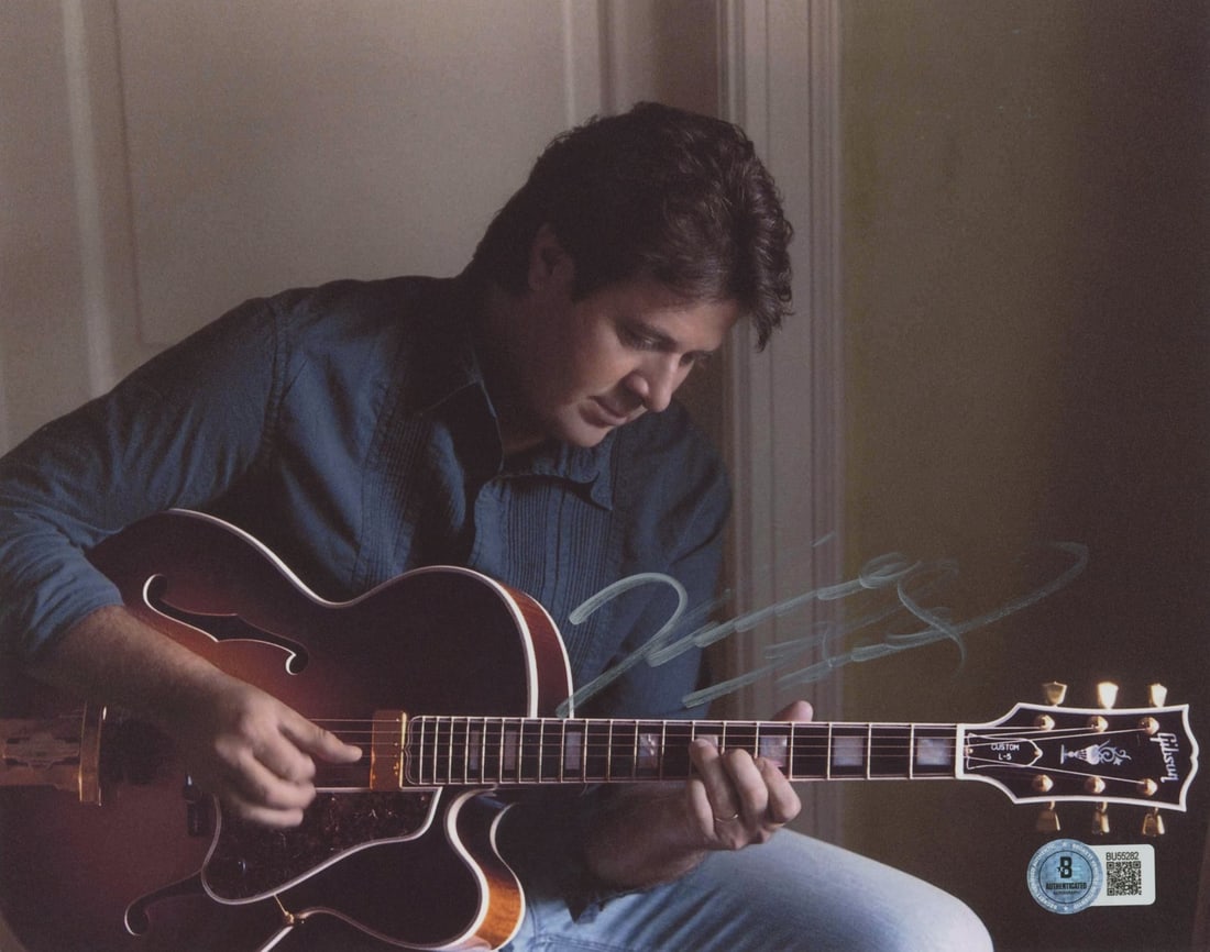 Vince Gill Hand Signed 8x10 Photo Beckett Authenticated Autograph (1 of 1)
