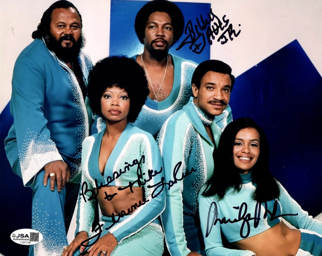8x10 Photograph Signed by Marilyn McCoo Billy Davis Jr Florence LaRue JSA Authenticated: 8x10 Photograph Signed by Marilyn McCoo Billy Davis Jr Florence LaRue JSA Authenticated This original 8x10 photograph features authentic autographs from Marilyn McCoo, Billy Davis Jr., and Florence La
