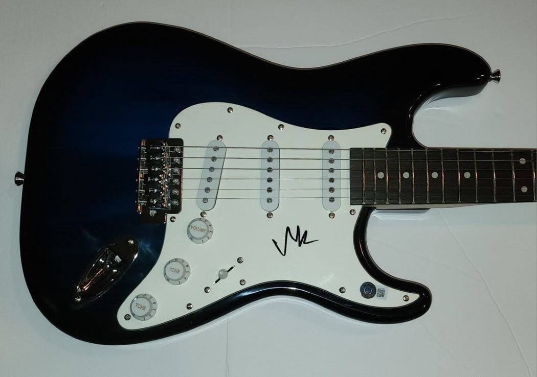 JSA Authenticated Victoria DeAngelis Maneskin Electric Guitar Autograph (1 of 5)