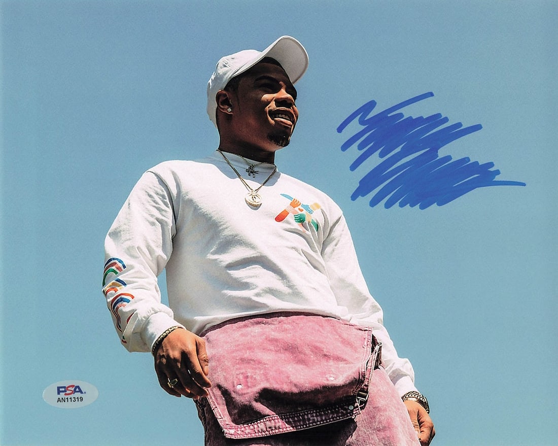 Taylor Bennett Autographed 8x10 Photo PSA/DNA Certified: Taylor Bennett Autographed 8x10 Photo PSA/DNA Certified This is an original 8x10 photograph of Taylor Bennett, personally signed by the artist. The signature has been authenticated by PSA/DNA, ensurin
