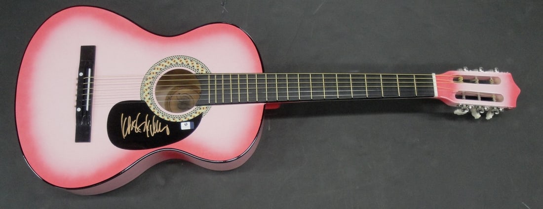 38 Inch Guitar Signed by Kristen Kelly with GAI Authentication: 38 Inch Guitar Signed by Kristen Kelly with GAI Authentication This 38-inch guitar is hand signed by country music superstar Kristen Kelly. The autograph is authenticated by Global Authentics (GAI). T