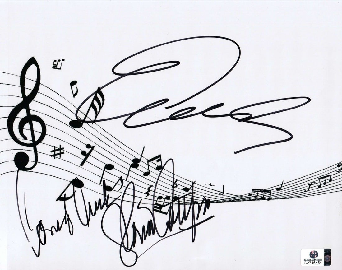 Gloria Estefan Emilio Estefan Autographed 8x10 Photo Global Authentics: Gloria Estefan Emilio Estefan Autographed 8x10 Photo Global Authentics This is an original 8x10 photograph hand-signed by the iconic duo Gloria Estefan and Emilio Estefan. The autograph has been