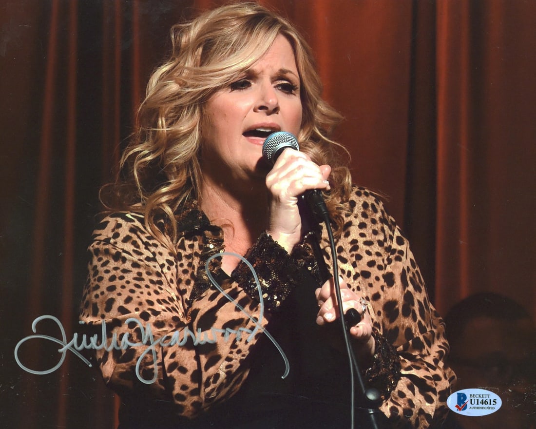Trisha Yearwood Signed 8x10 Photo Authentic Beckett COA Country Musician: Trisha Yearwood Signed 8x10 Photo Authentic Beckett COA Country Musician This authentic 8x10 photograph features the signature of Trisha Yearwood, a renowned country musician. The photo is certified a