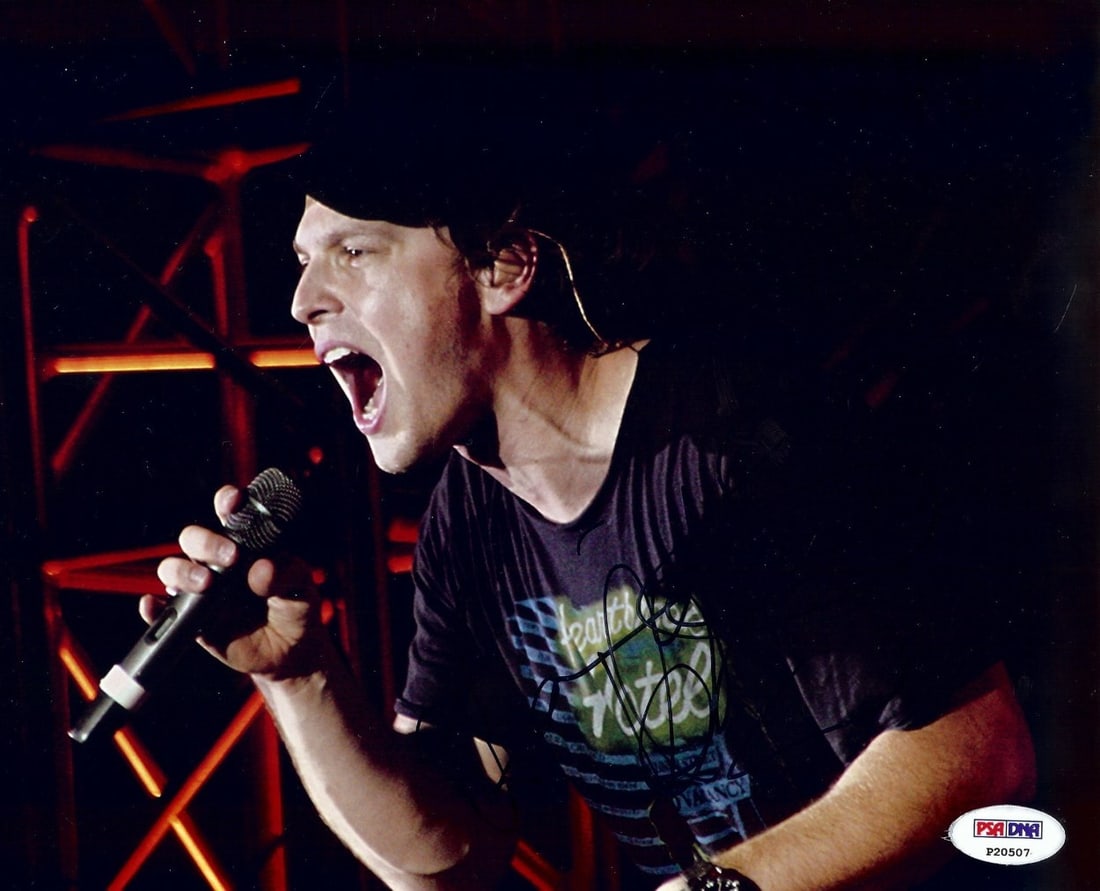 Gavin DeGraw Signed 8X10 Photo Authenticated by JSA: Gavin DeGraw Signed 8X10 Photo Authenticated by JSA This is an 8x10 photograph of Gavin DeGraw singing with a microphone, personally signed by the artist. The autograph has been authenticated by James