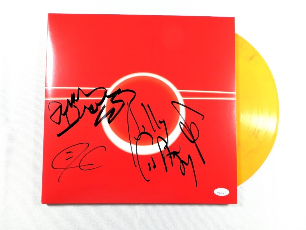 Smashing Pumpkins Autographed Album Cover Corgan Chamberlin Iha JSA: Smashing Pumpkins Autographed Album Cover Corgan Chamberlin Iha JSA This is an original autographed album cover from the iconic band Smashing Pumpkins, featuring signatures from lead vocalist Billy Co