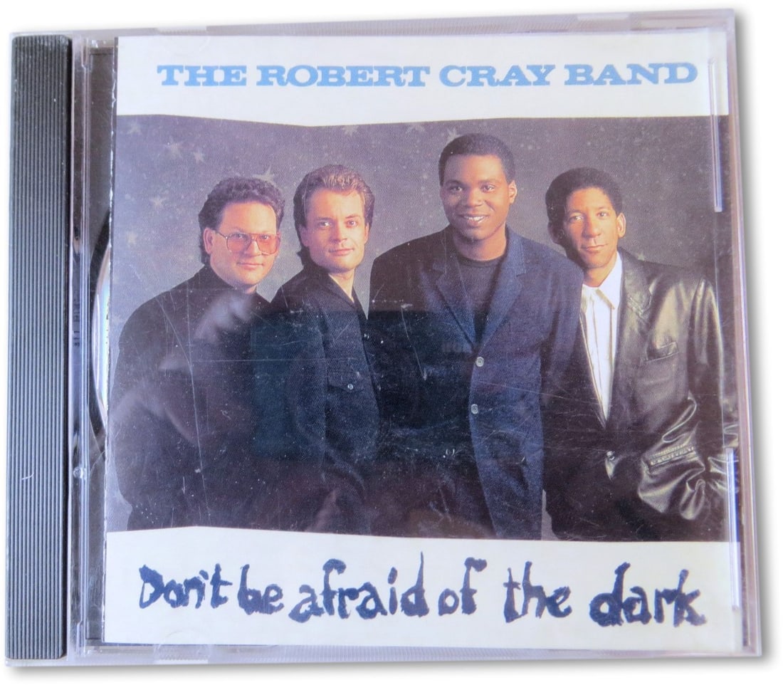 Robert Cray Don't Be Afraid of the Dark Signed CD JSA Authenticated: Robert Cray Don't Be Afraid of the Dark Signed CD JSA Authenticated This is an original CD and booklet of 'Don't Be Afraid of the Dark' by Robert Cray, featuring his authentic autograph. The item has 
