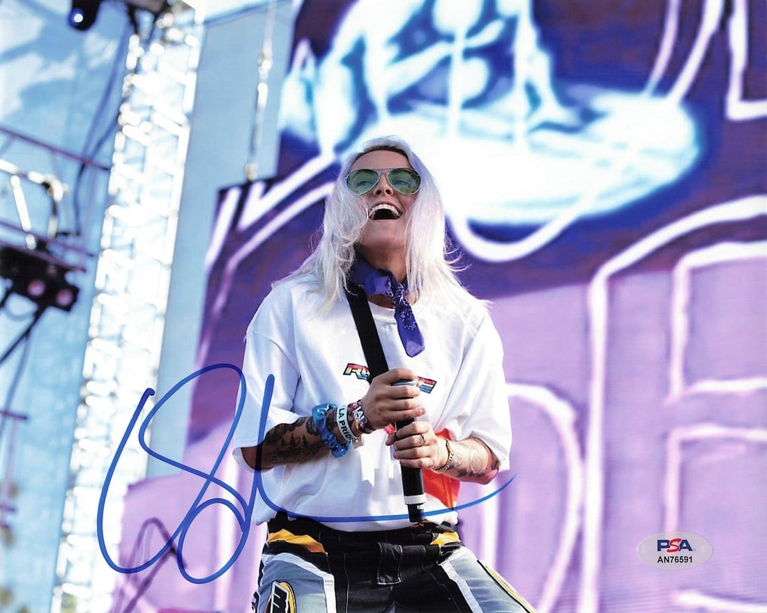 Lauren Sanderson 8x10 Autographed Photo PSA/DNA Authentic: Lauren Sanderson 8x10 Autographed Photo PSA/DNA Authentic This is an original 8x10 photograph signed by music artist Lauren Sanderson. The autograph has been authenticated by PSA/DNA, ensuring its aut