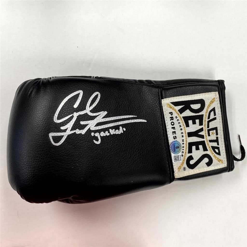 Cleto Reyes Boxing Glove Signed by Carl Frampton Jackal Beckett Authenticated: Cleto Reyes Boxing Glove Signed by Carl Frampton Jackal Beckett Authenticated This Cleto Reyes boxing glove features the autograph of Carl Frampton, also known as "Jackal." The signature is authentica