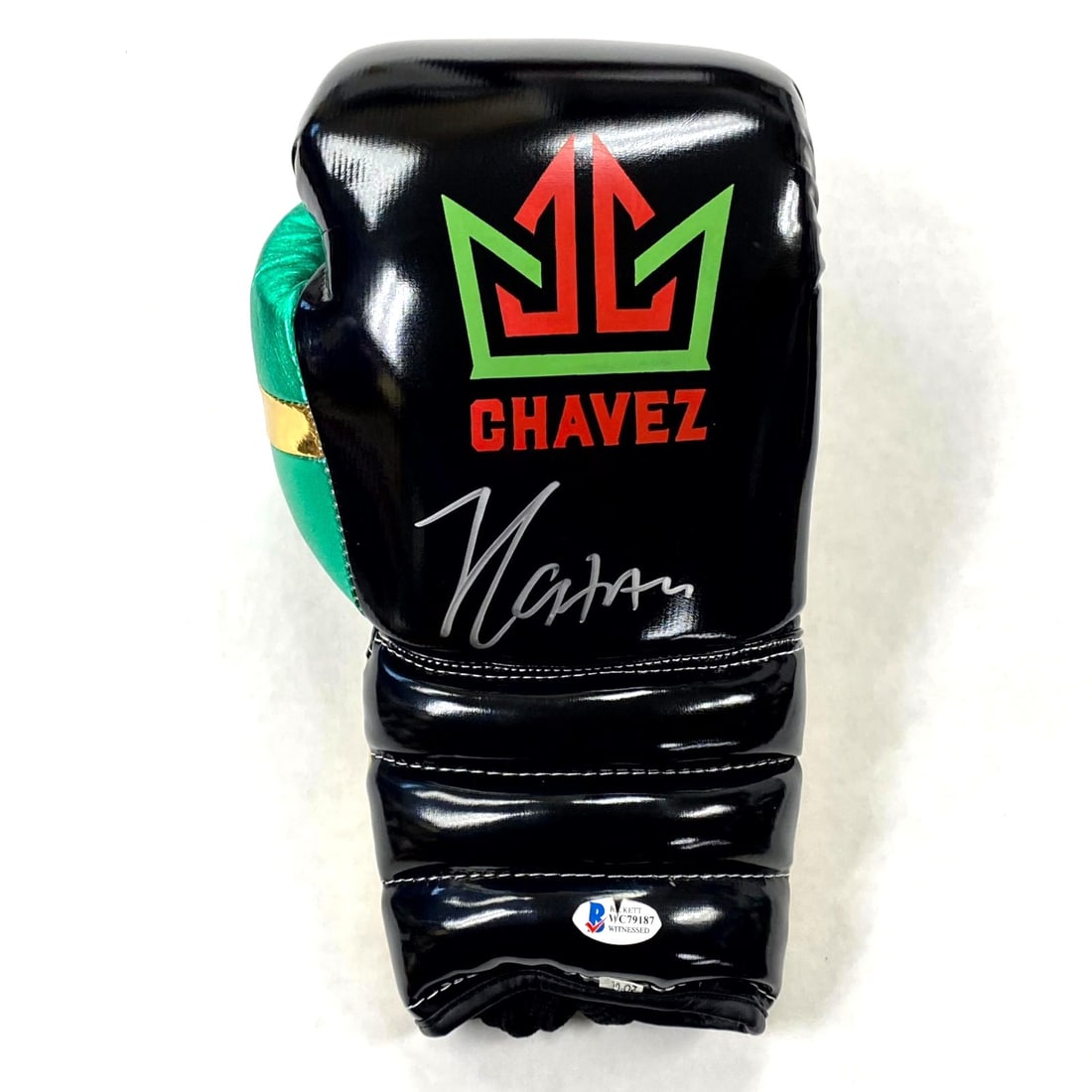 Julio Cesar Chavez Signed Boxing Glove with BAS Authentication (1 of 5)