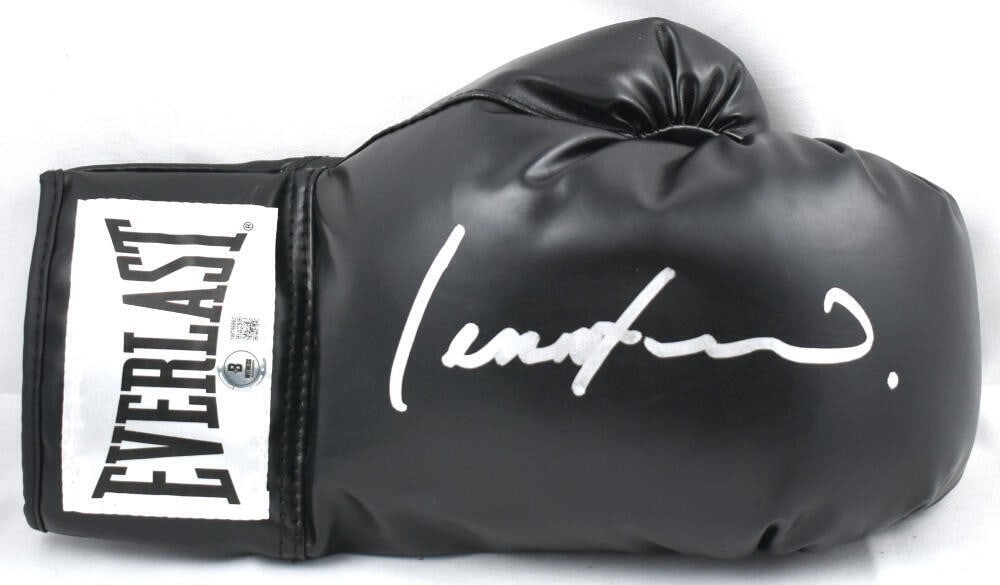 Signed Black Everlast Right Boxing Glove Lennox Lewis Beckett Hologram: Signed Black Everlast Right Boxing Glove Lennox Lewis Beckett Hologram This is a black Everlast boxing glove autographed by Lennox Lewis. The glove is for the right hand and features authentication by