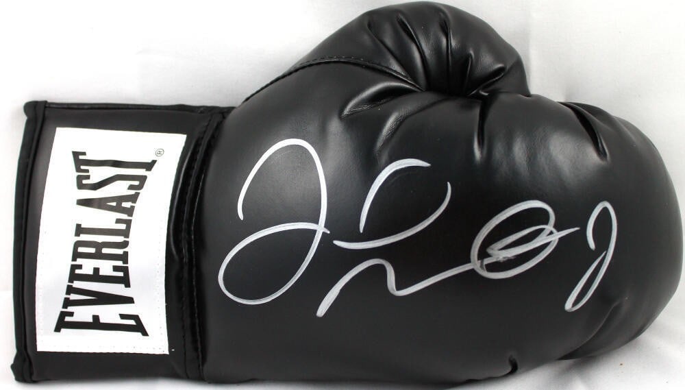 Floyd Mayweather Jr signed Everlast right boxing glove Beckett holo: Floyd Mayweather Jr signed Everlast right boxing glove Beckett holo This is an original Everlast black boxing glove autographed by Floyd Mayweather Jr. The glove is for the right hand and has been aut