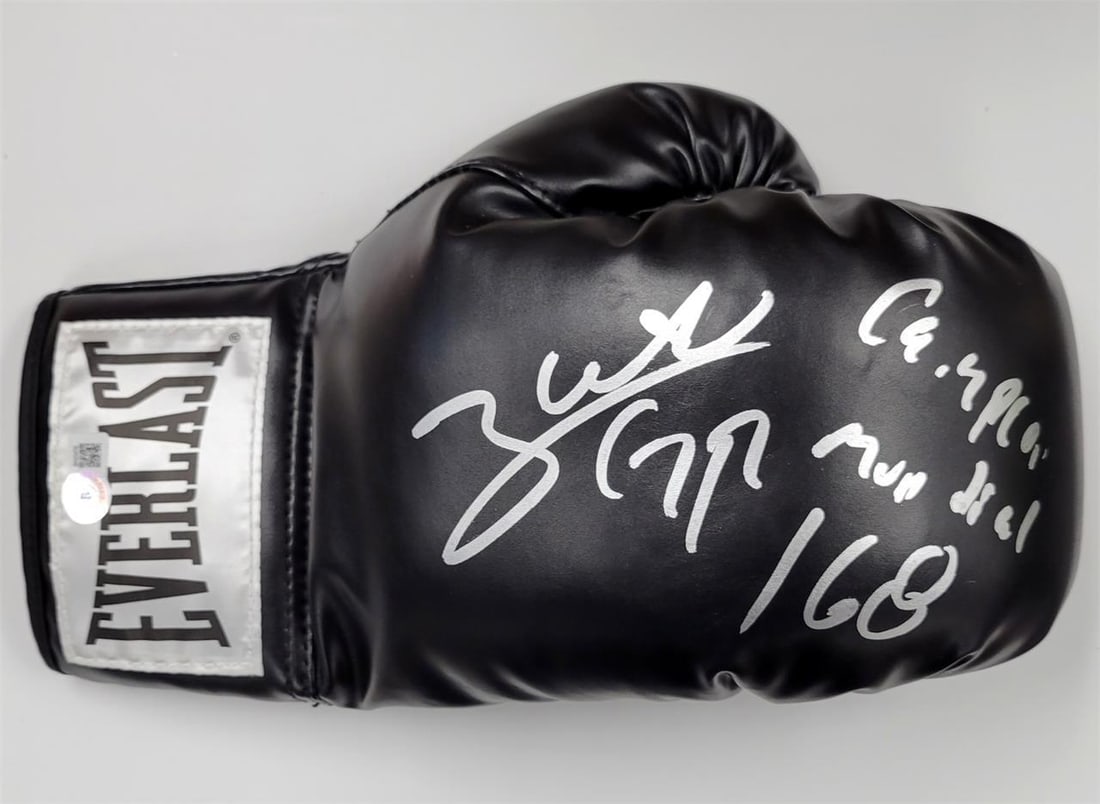 Gilberto Ramirez Signed Boxing Glove Campeon Mundial 168 BAS Authenticated: Gilberto Ramirez Signed Boxing Glove Campeon Mundial 168 BAS Authenticated This is an authentic boxing glove signed by Gilberto Ramirez, known as "Zurdo," celebrating his title as "Campeon Mundial 168