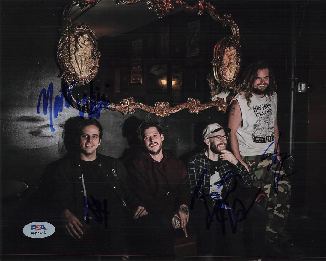 Wavves Signed 8x10 Photo Alex Gates Bily Hayes PSA/DNA Authenticated: Wavves Signed 8x10 Photo Alex Gates Bily Hayes PSA/DNA Authenticated This is an original 8x10 photograph featuring the signatures of Alex Gates, Bily Hayes, Stephen Pope, and Nathan Williams, members 