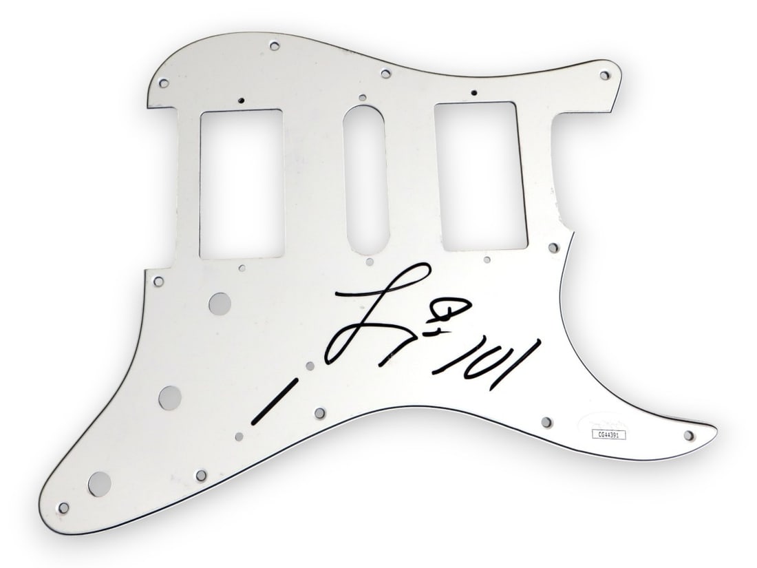 Lizzo Autographed Electric Guitar Pickguard JSA Authenticated: Lizzo Autographed Electric Guitar Pickguard JSA Authenticated This is a pre-owned electric guitar pickguard autographed by the talented singer-songwriter Lizzo. The autograph has been authenticated by