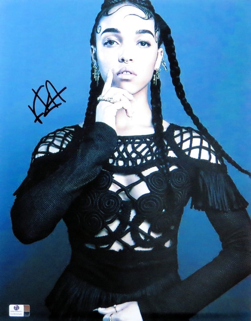 FKA Twigs Autographed 11X14 Photo Authentic Global Authentics: FKA Twigs Autographed 11X14 Photo Authentic Global Authentics This stunning 11x14 photograph features FKA Twigs in a captivating pose, adorned with elegant jewelry. The image is signed by the artist a