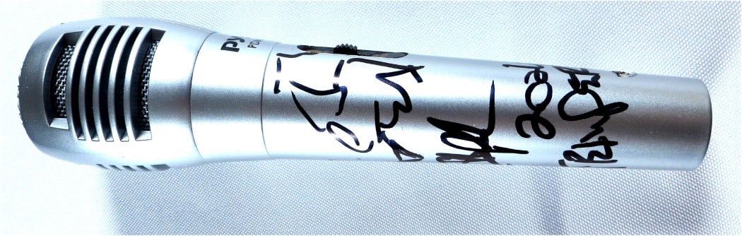 Sean Paul Autographed Microphone with JSA Authentication: Sean Paul Autographed Microphone with JSA Authentication This is an original microphone autographed by the singer Sean Paul. The signature has been authenticated by James Spence Authentication (JSA), 