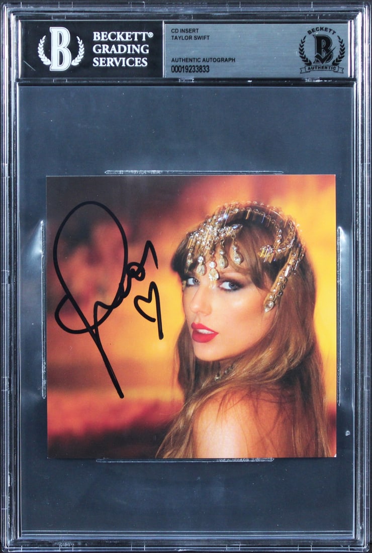 Taylor Swift Autographed The Life of a Showgirl CD Insert Beckett Authenticated Slab: Taylor Swift Autographed The Life of a Showgirl CD Insert Beckett Authenticated Slab This "The Life of a Showgirl" CD insert has been personally signed by Taylor Swift, featuring a heart. The autograp