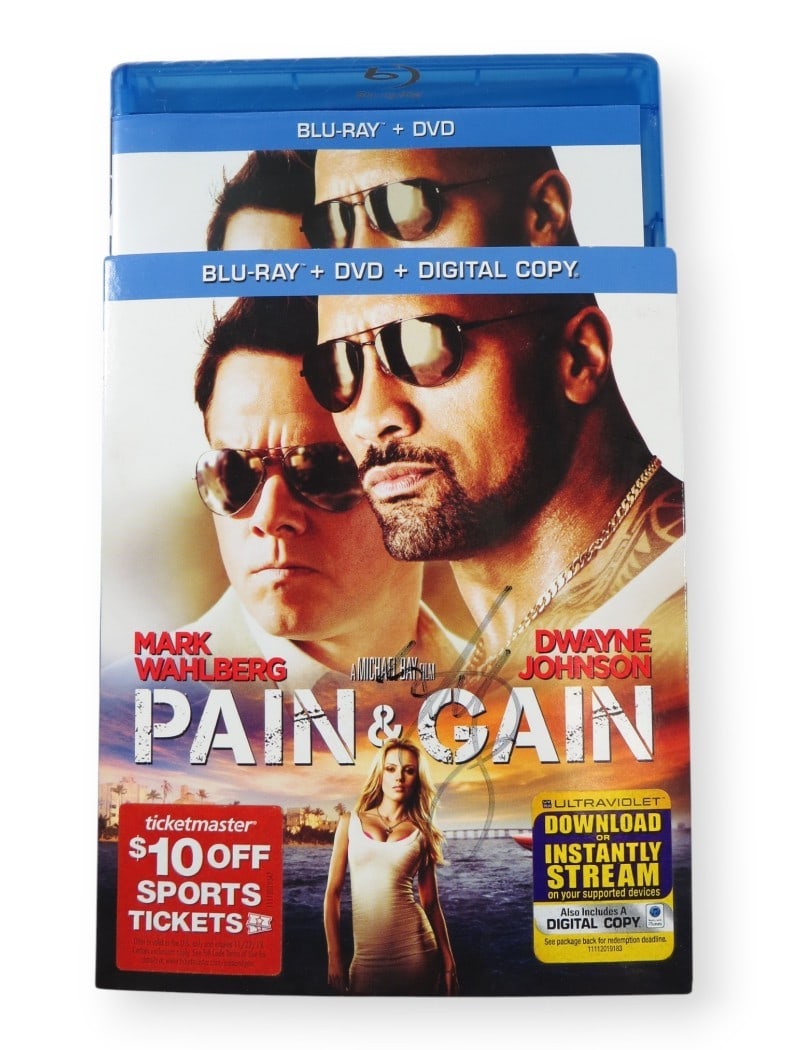 Pain & Gain Blu-ray Cover Signed by Mark Wahlberg JSA Authenticated (1 of 3)