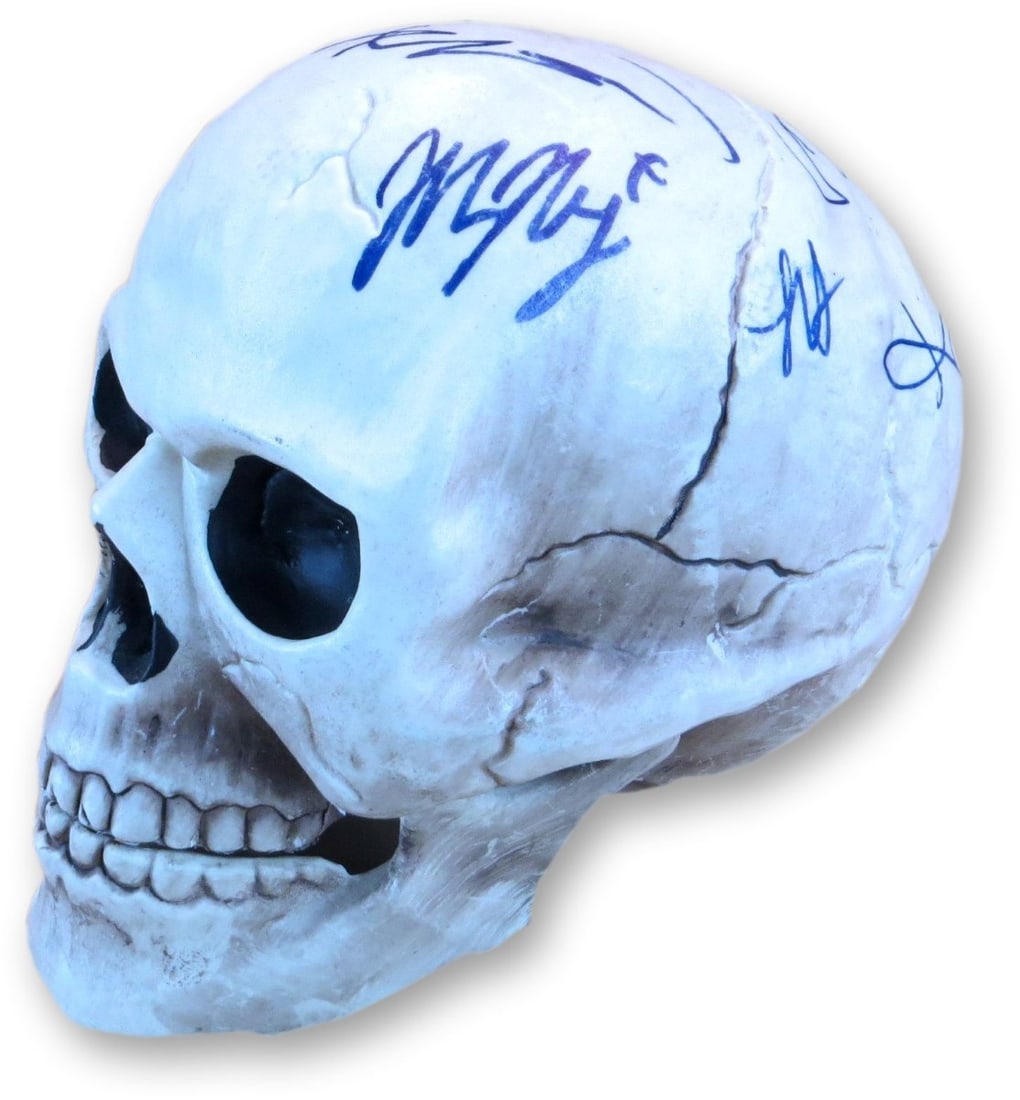 Fear the Walking Dead cast signed plastic skull Global Authentics (1 of 5)
